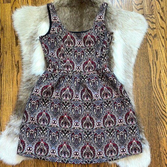 BB Dakota Dresses & Skirts - BB Dakota paisley dress